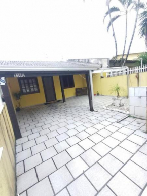 Casa amarela em Matinhos